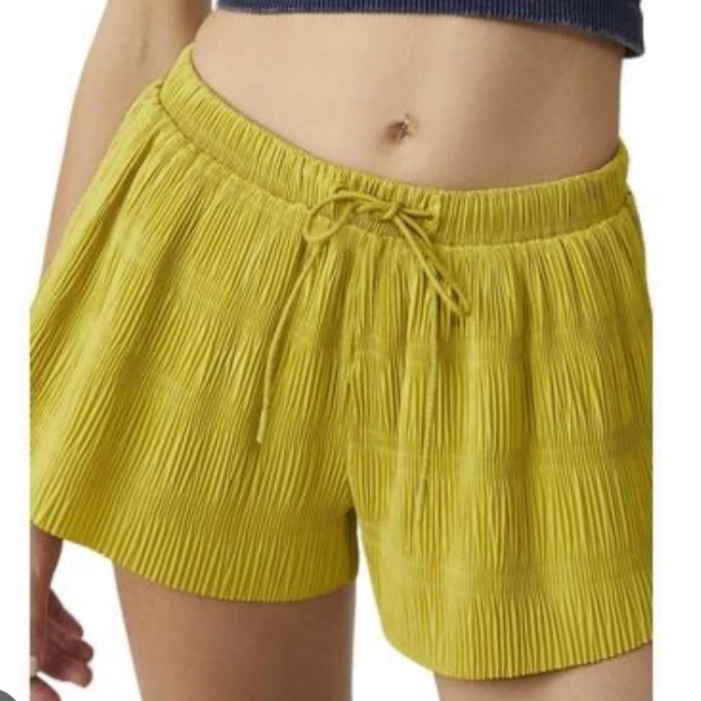 Free People Shirr Enough Plisse Running Shorts Green Sprout Guacamole Sz L NWT - Picture 5 of 11